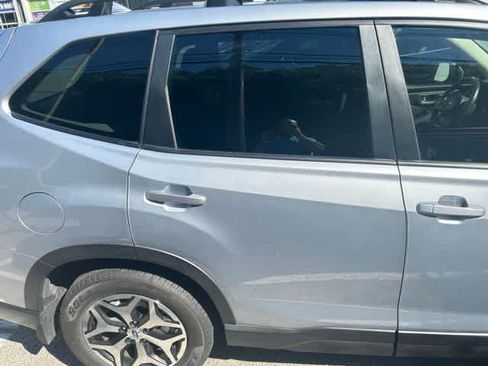 Used 2023 Subaru Forester Premium AWD/4WD image 5