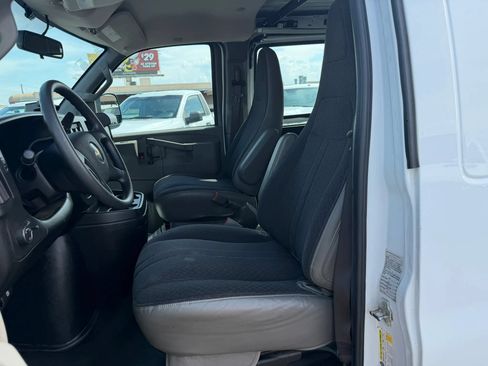 Used 2018 Chevrolet Express 2500 w/ Driver Convenience Package RWD image 16