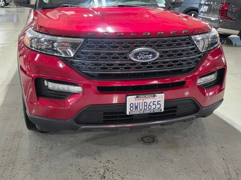 Used 2021 Ford Explorer XLT w/ Equipment Group 202A RWD image 9
