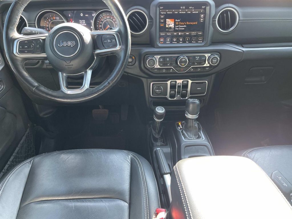 Used 2018 Jeep Wrangler Unlimited Sahara AWD/4WD image 9
