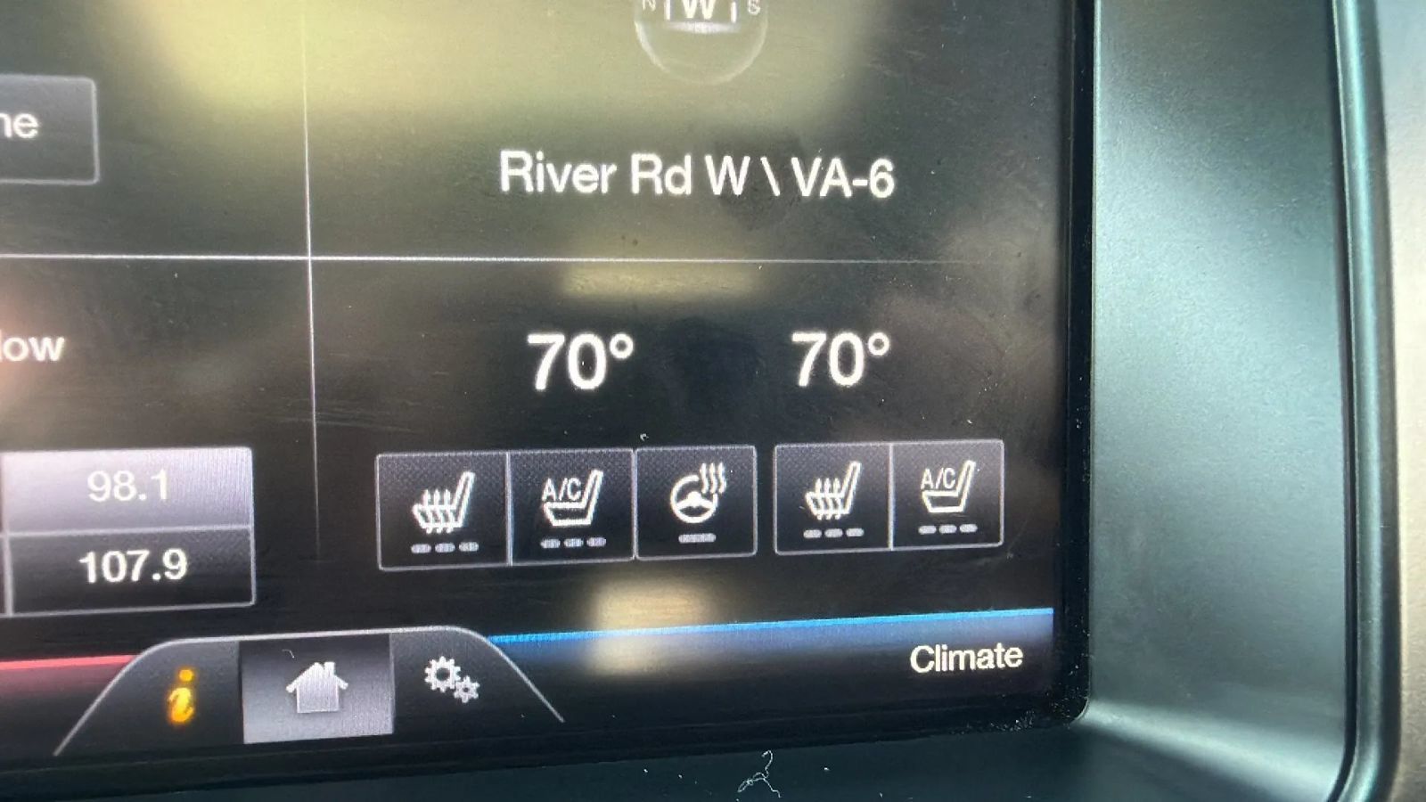 Used 2015 Ford Explorer Limited w/ Equipment Group 302A AWD/4WD image 29