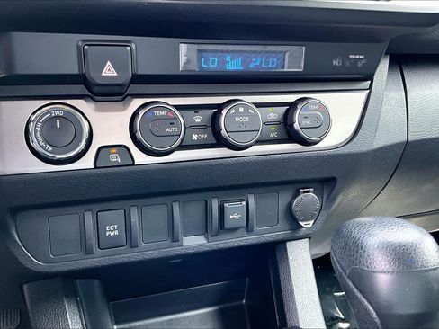 Used 2022 Toyota Tacoma SR AWD/4WD image 34