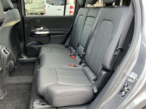 Used 2026 Mercedes-Benz GLB 250 4MATIC image 23