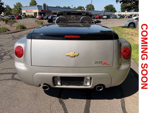 Used 2005 Chevrolet SSR w/ Preferred Equipment Group RWD image 8