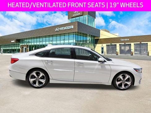 Used 2018 Honda Accord Touring image 4