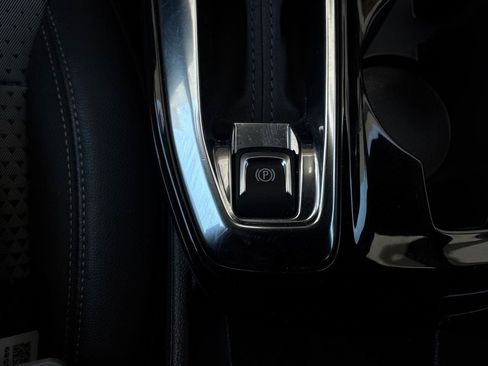 Used 2025 Chevrolet Trax LT w/ LT Convenience Package FWD image 21