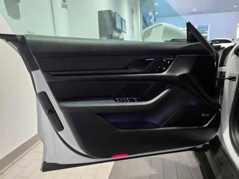 Used 2022 Porsche Taycan image 25