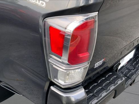 Used 2021 Toyota Tacoma TRD Off-Road w/ Technology Package AWD/4WD image 27