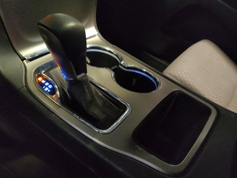 Used 2021 Jeep Grand Cherokee Laredo RWD image 26