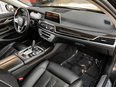 Used 2021 BMW 750i xDrive image 12