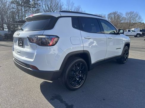New 2026 Jeep Compass Latitude AWD/4WD image 13