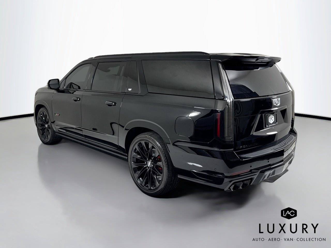 Used 2025 Cadillac Escalade ESV V w/ LPO, ONYX Package AWD/4WD image 7
