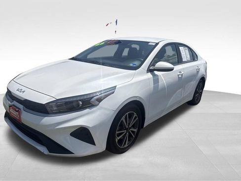 Used 2023 Kia Forte LXS FWD image 2