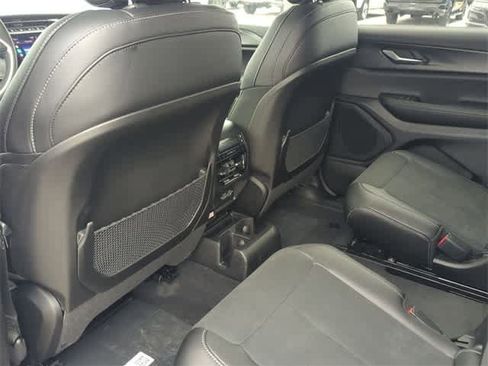 New 2025 Jeep Grand Cherokee L Altitude image 18