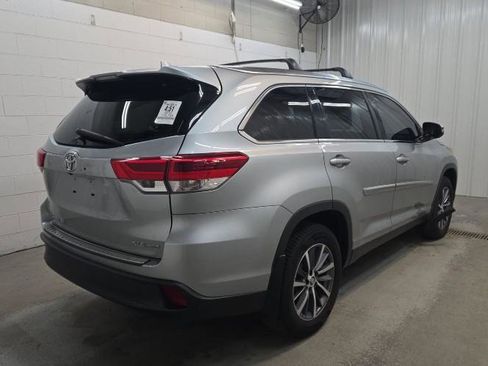 Used 2019 Toyota Highlander XLE image 2