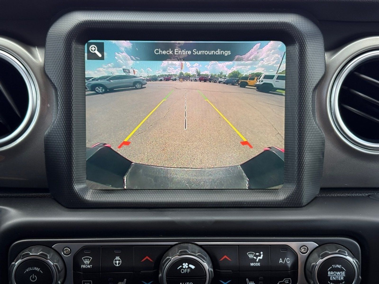 Used 2020 Jeep Gladiator Overland w/ Uconnect 4C Nav & Sound Group AWD/4WD image 12