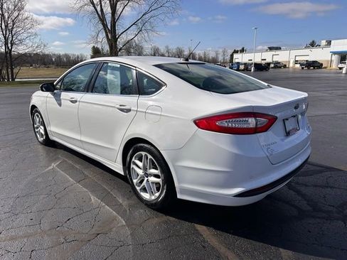Used 2015 Ford Fusion SE FWD image 3