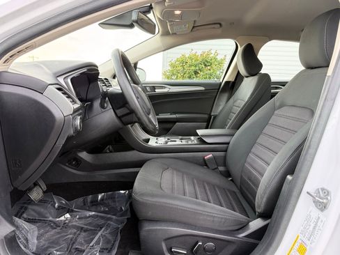 Used 2020 Ford Fusion SE FWD image 13