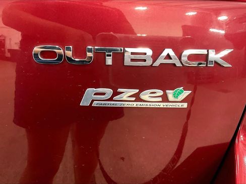 Used 2011 Subaru Outback 2.5i Limited AWD/4WD image 9