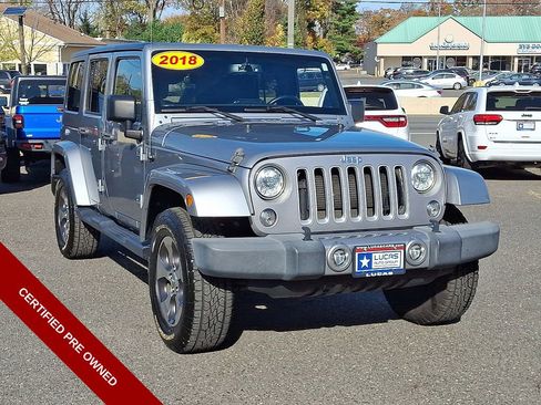 Used 2018 Jeep Wrangler Unlimited Sahara image 2