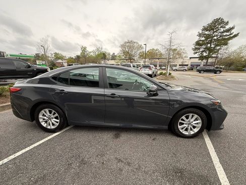Used 2025 Toyota Camry LE image 5