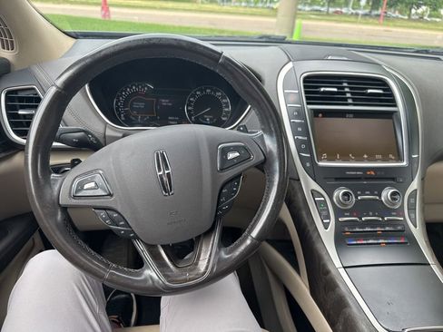 Used 2017 Lincoln MKX Reserve w/ Lincoln MKX Climate Package AWD/4WD image 8