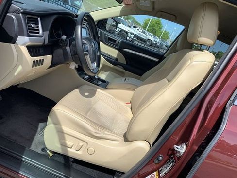 Used 2015 Toyota Highlander Plus image 18