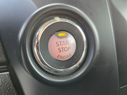 Used 2023 Nissan Titan SV image 18