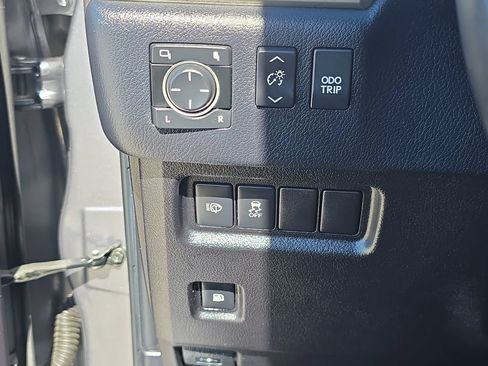 Used 2016 Lexus GX 460 w/ Premium Package AWD/4WD image 30