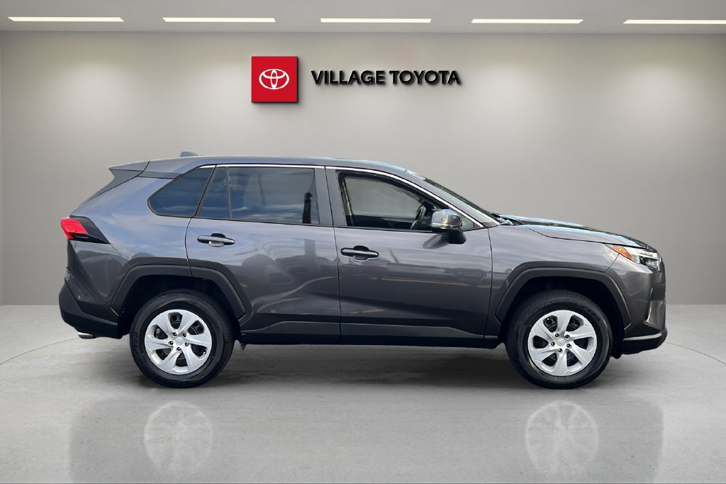 Used 2024 Toyota RAV4 LE FWD image 6