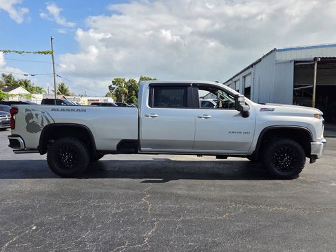 Certified 2022 Chevrolet Silverado 2500 LT w/ Convenience Package AWD/4WD image 6