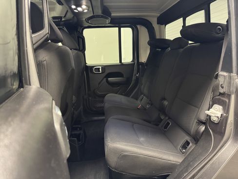 Used 2022 Jeep Gladiator Sport image 16
