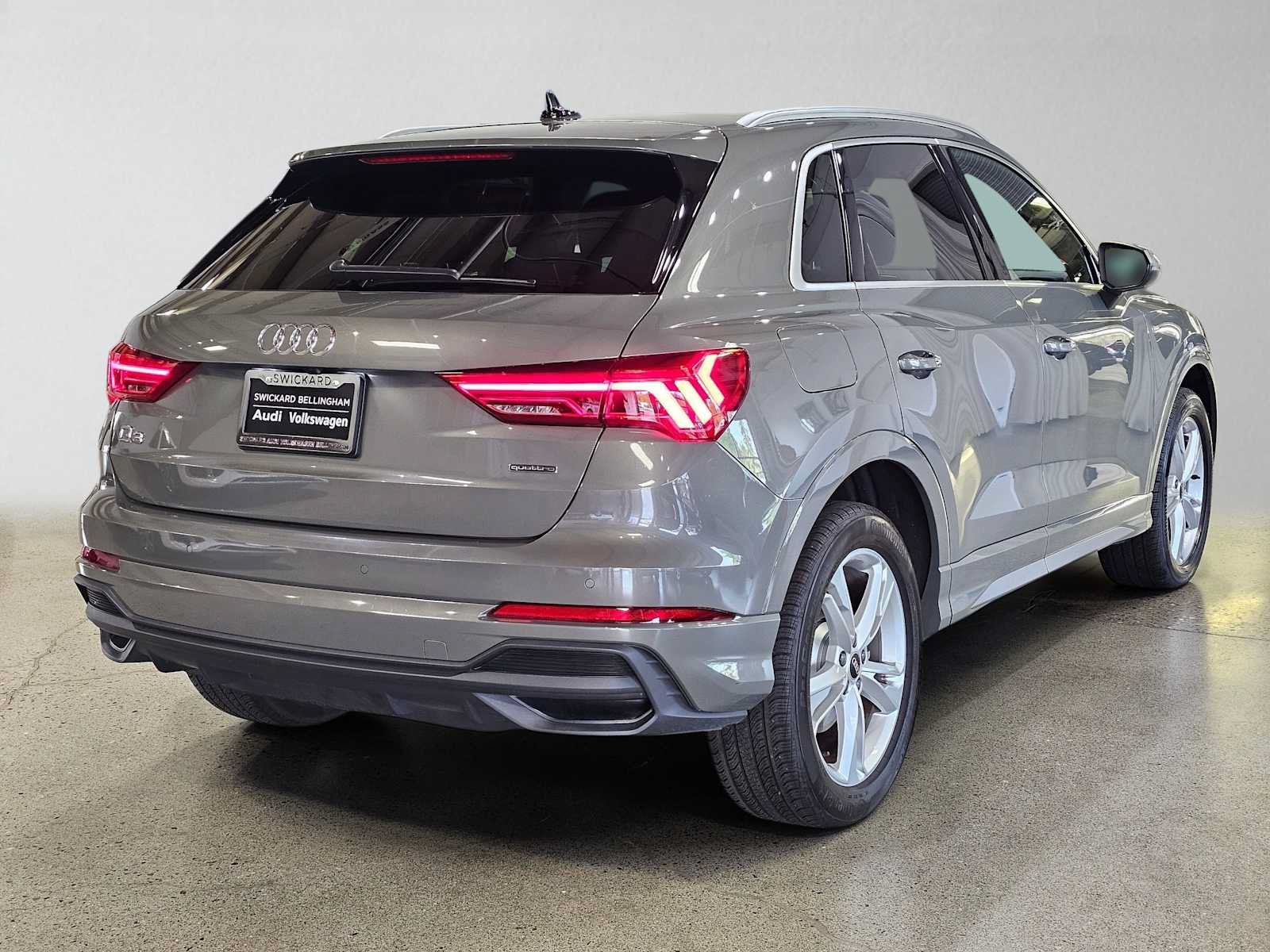 Used 2024 Audi Q3 2.0T Premium w/ Convenience Package AWD/4WD image 3