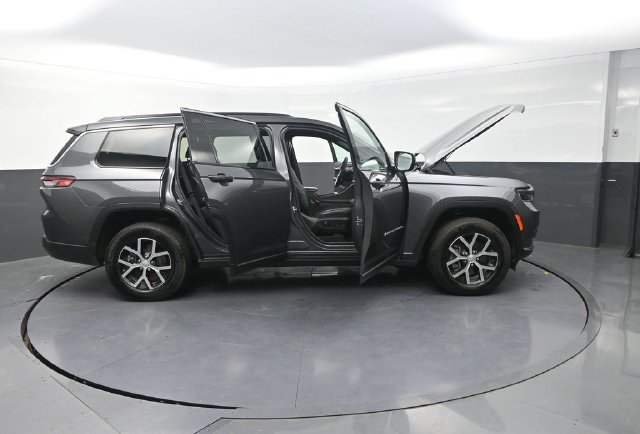 Used 2025 Jeep Grand Cherokee L Limited AWD/4WD image 40