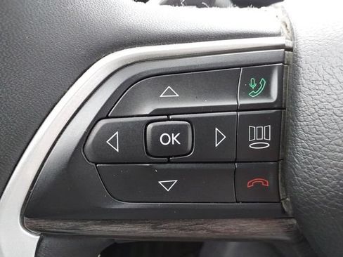 Used 2023 Jeep Grand Cherokee Limited w/ Luxury Tech Group II AWD/4WD image 19