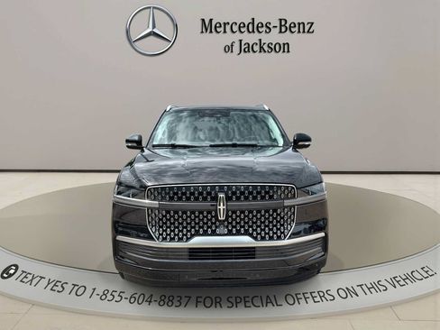 Used 2026 Lincoln Navigator Reserve AWD/4WD image 3