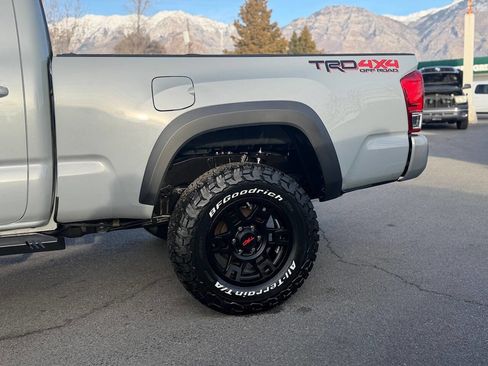 Used 2019 Toyota Tacoma TRD Off-Road image 91