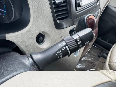 Used 2014 Toyota Sienna XLE FWD image 30