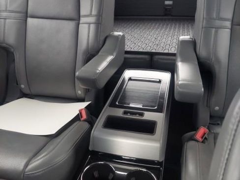 Used 2020 Lincoln Aviator Reserve w/ Equipment Group 202A image 12