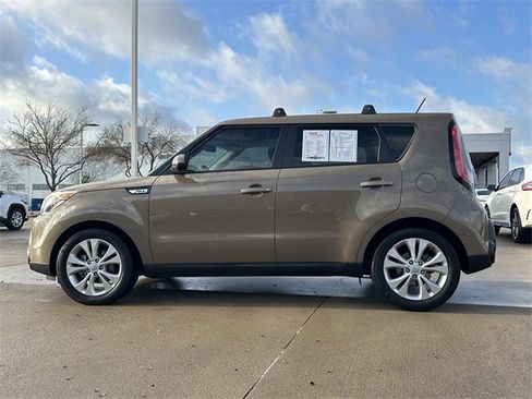Used 2015 Kia Soul + image 2