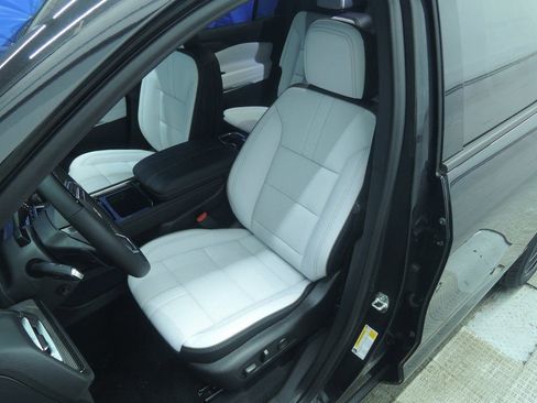 New 2026 Chevrolet Traverse High Country image 5