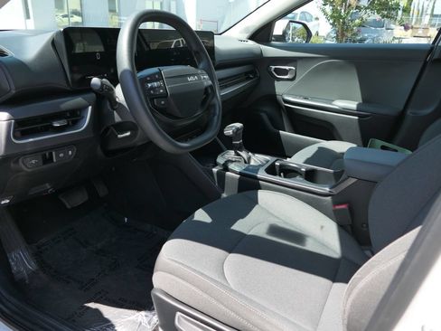 Used 2025 Kia K4 FWD image 12