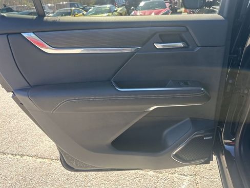 Used 2025 GMC Acadia Elevation image 29