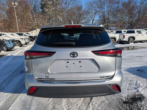Certified 2024 Toyota Highlander XLE image 6