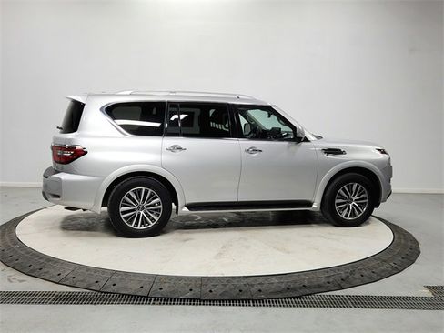 Used 2024 Nissan Armada SL image 8