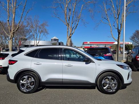 Used 2025 Ford Escape ST-Line w/ Equipment Group 301A image 8