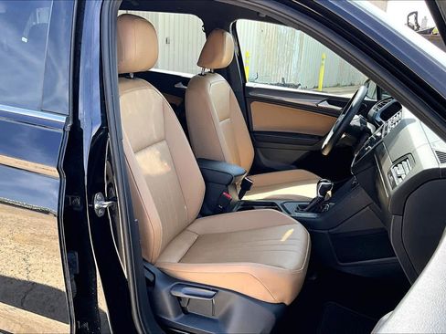 Used 2023 Volkswagen Tiguan SE image 9