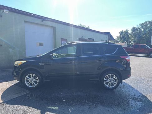 Used 2017 Ford Escape SE w/ Equipment Group 201A AWD/4WD image 6