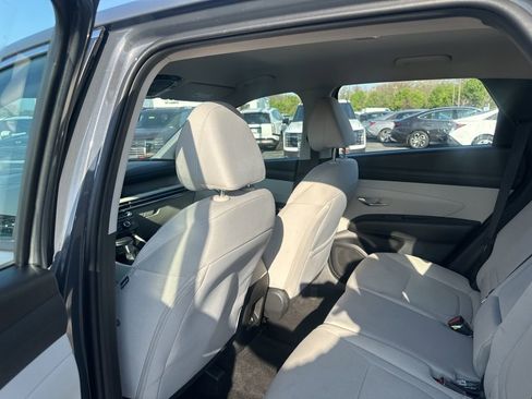 Used 2025 Hyundai Tucson SE image 16