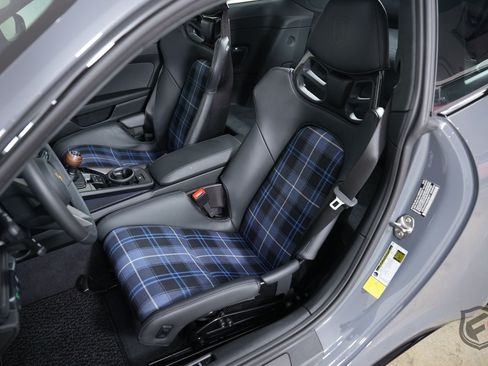 Used 2025 Porsche 911 Carrera RWD image 25